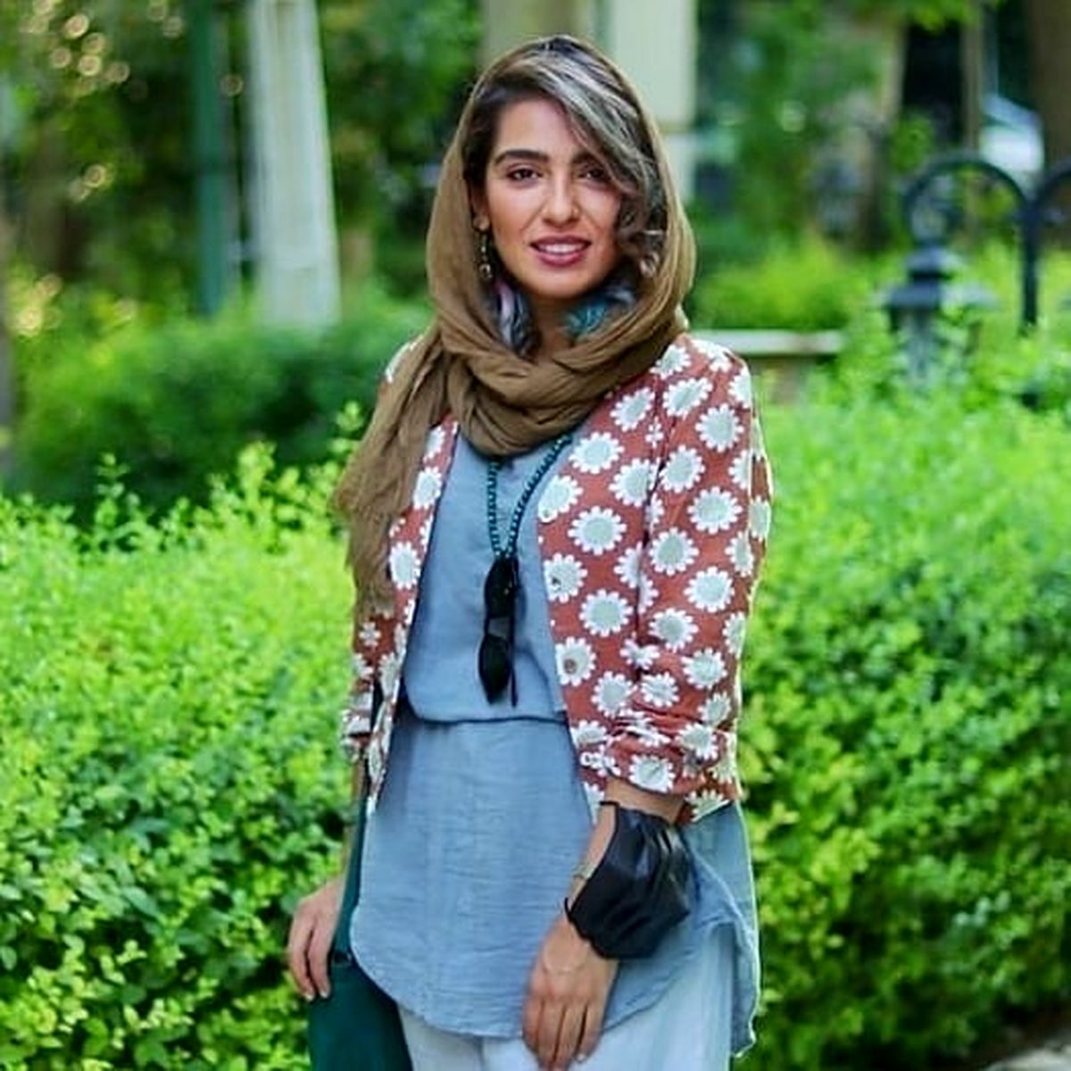 تیپ مونا کرمی در اکران فیلم تارا + عکس تیپ مونا کرمی در اکران فیلم تارا + عکس
