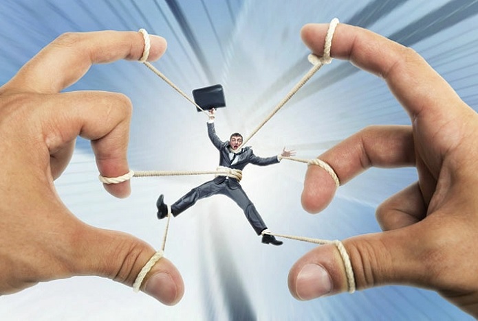 افراد کنترلگر چگونه اطرافیان خود را آزار میدهد؟ افراد کنترلگر چگونه اطرافیان خود را آزار میدهد؟