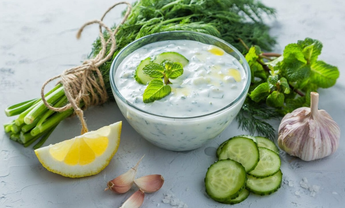 «ماست را با چه غذاهایی نباید خورد» شایعه است