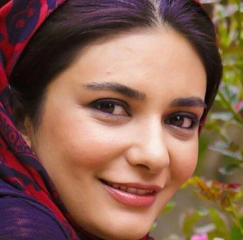 خنده جذاب لیندا کیانی با موهای بنفشش + عکس خنده جذاب لیندا کیانی با موهای بنفشش + عکس