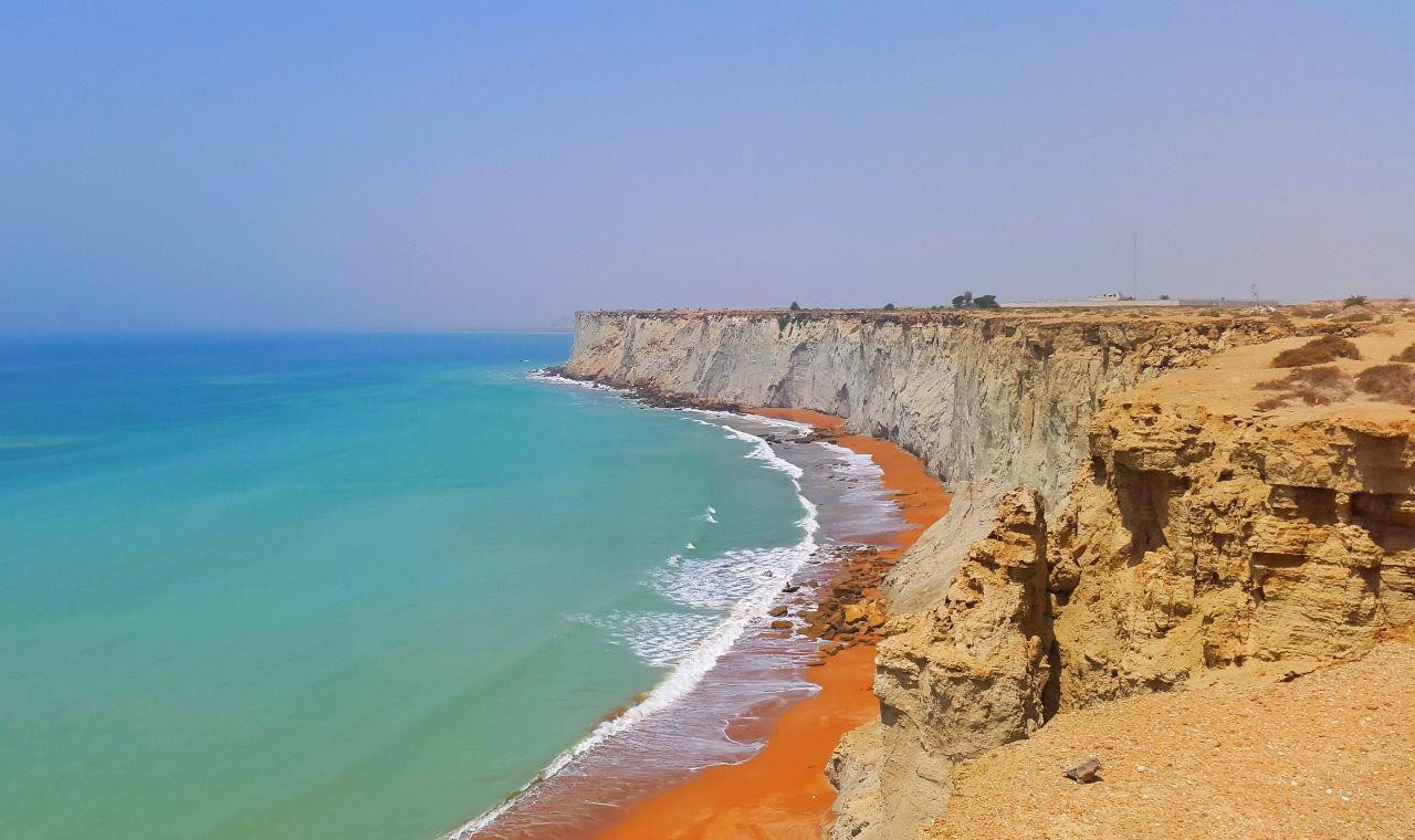 جاذبه های سواحل صخره ای شهر چابهار جاذبه های سواحل صخره ای شهر چابهار