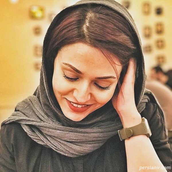 تیپ جذاب سوگل خلیق با مانتو سفید + عکس تیپ جذاب سوگل خلیق با مانتو سفید + عکس