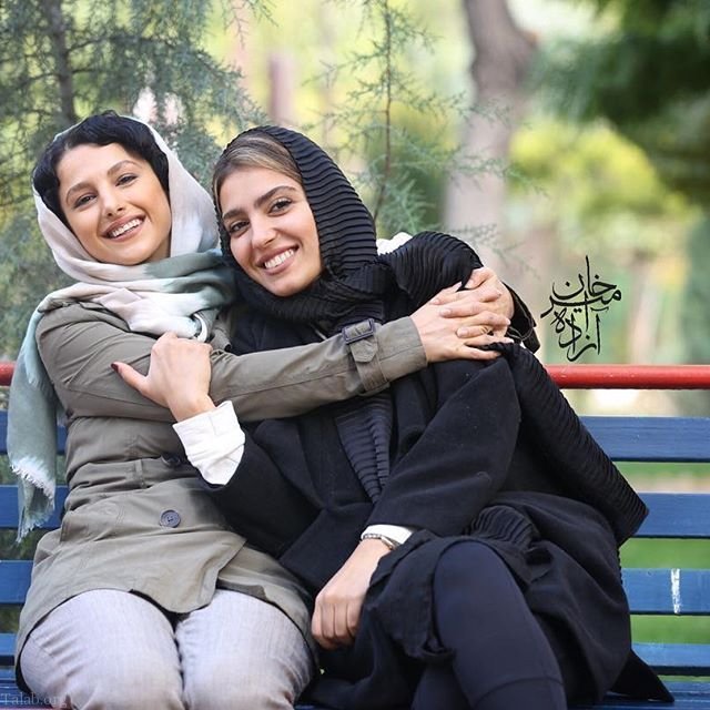 استایل جوانه دلشاد و خانواده اش در کنار ساحل + عکس استایل جوانه دلشاد و خانواده اش در کنار ساحل + عکس