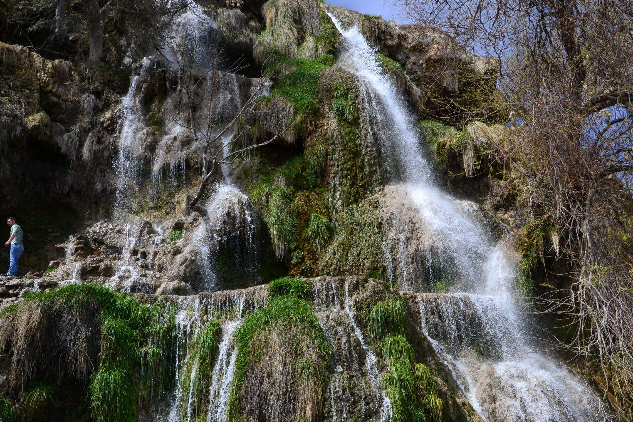 معرفی جاذبههای آبشار نیاسر کاشان معرفی جاذبههای آبشار نیاسر کاشان