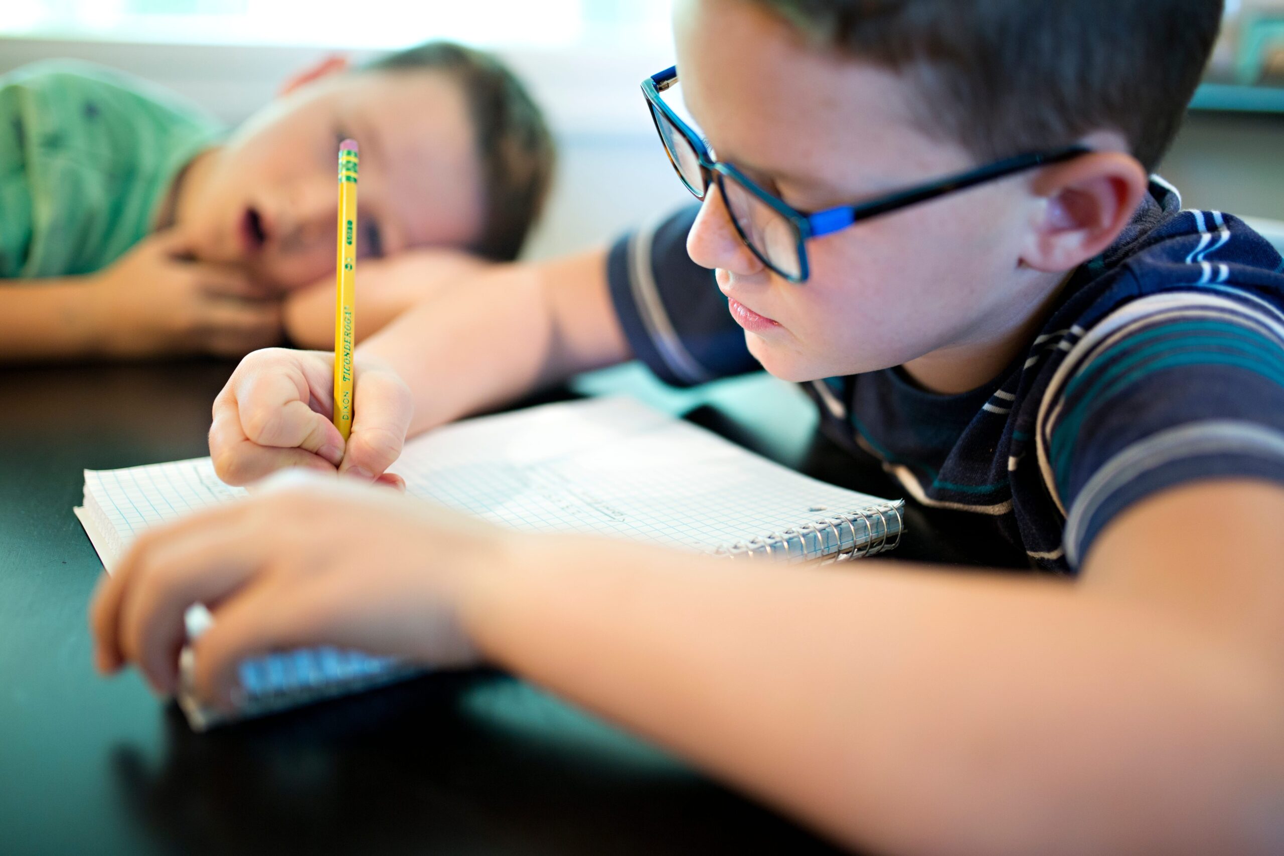 اختلال نوشتن در کودکان و راههای درمان آن اختلال نوشتن در کودکان و راههای درمان آن