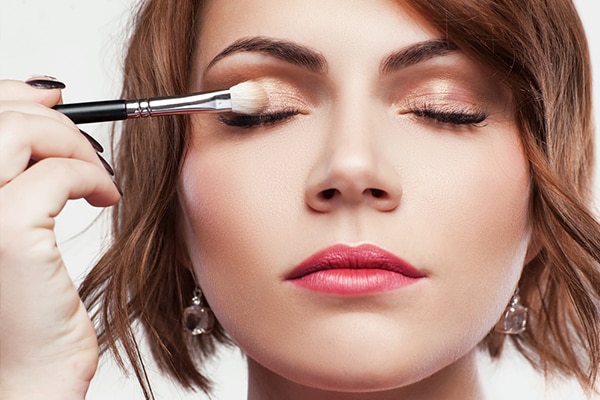 اشتباهاتی در آرایش که شما را پیر نشان میدهد اشتباهاتی در آرایش که شما را پیر نشان میدهد