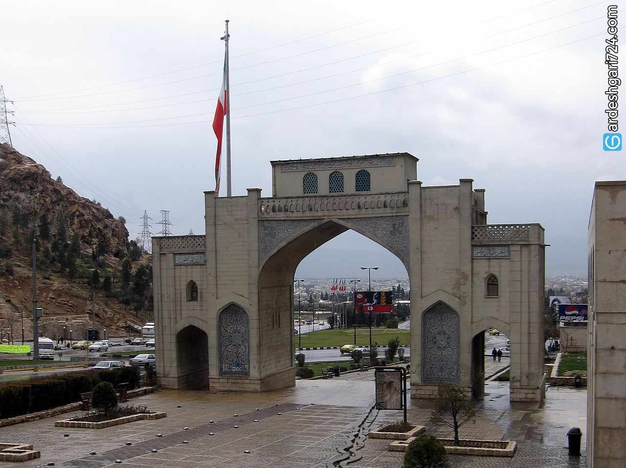 معرفی جاذبههای دروازه قرآن شیراز معرفی جاذبههای دروازه قرآن شیراز