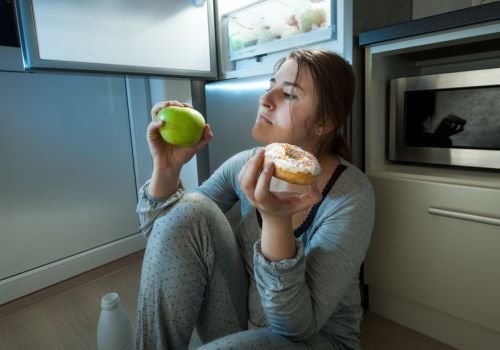 پرخوری عصبی چیست؟ پرخوری عصبی چیست؟