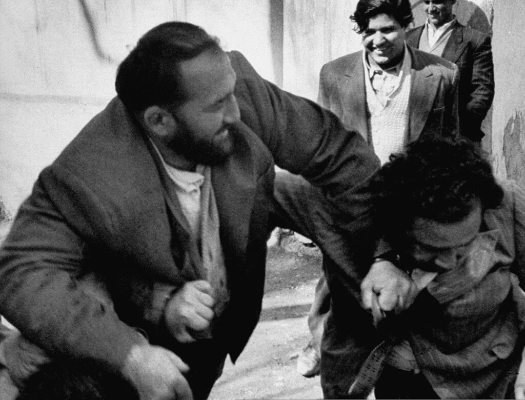 لباس شخصیها چه کسانیاند؟ لباس شخصیها چه کسانیاند؟