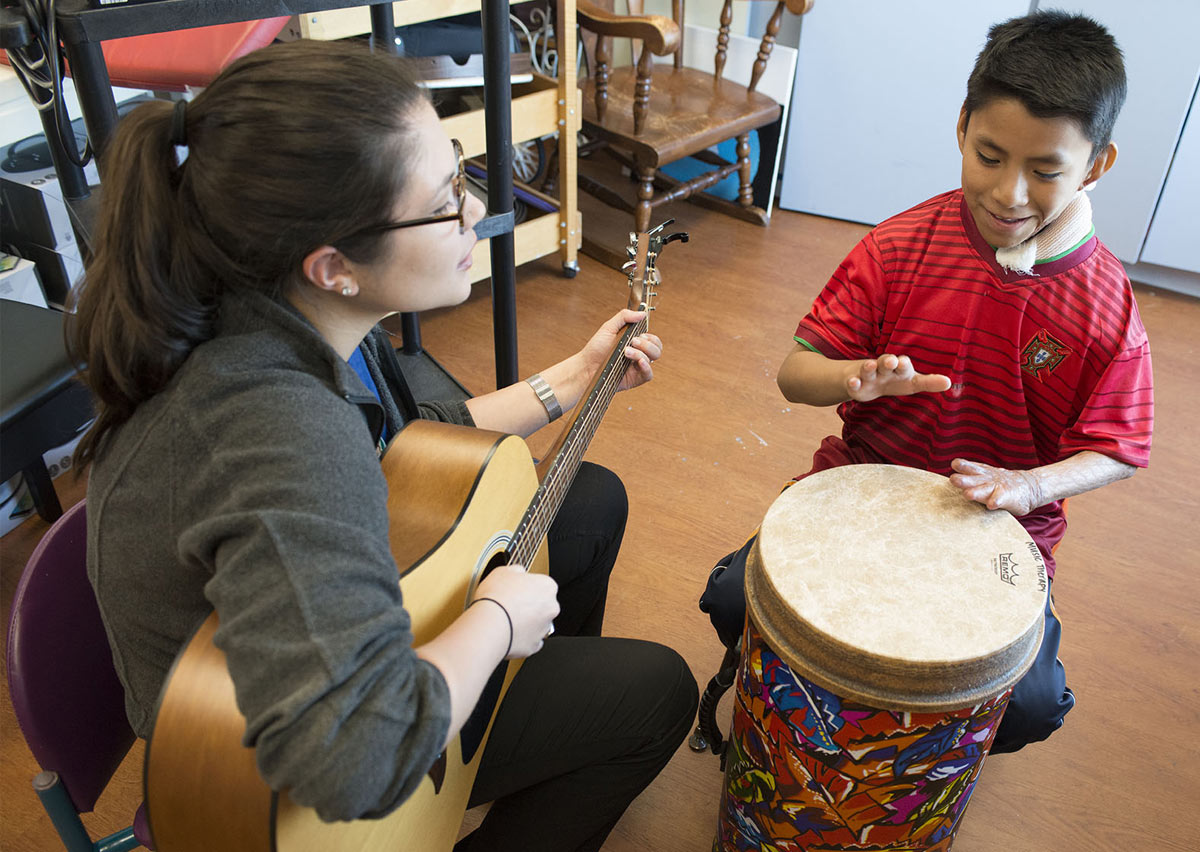 موسیقی درمانی چیست و چه کاربردهایی دارد؟