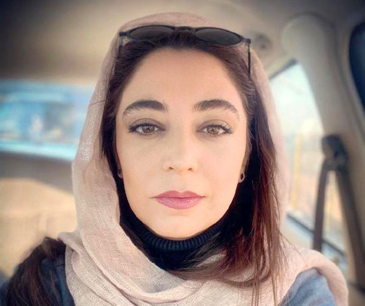کشف حجاب مجری زن در خیابان‌های تهران + فیلم