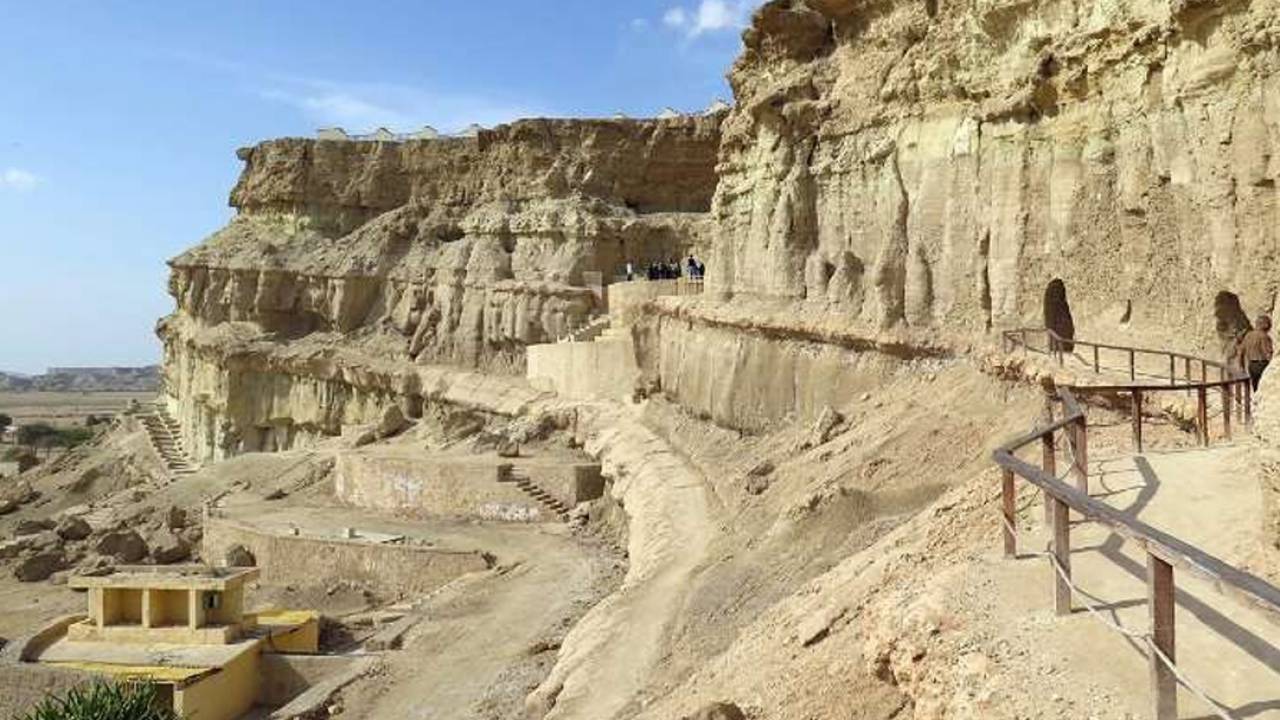 جاذبههای غار خربس جزیره قشم جاذبههای غار خربس جزیره قشم