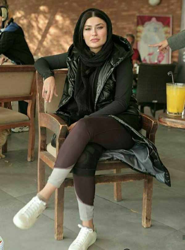 شیوا طاهری: مهران رجبی همیشه لطیفههای کمر به پایین تعریف میکرد + عکس شیوا طاهری: مهران رجبی همیشه لطیفههای کمر به پایین تعریف میکرد + عکس