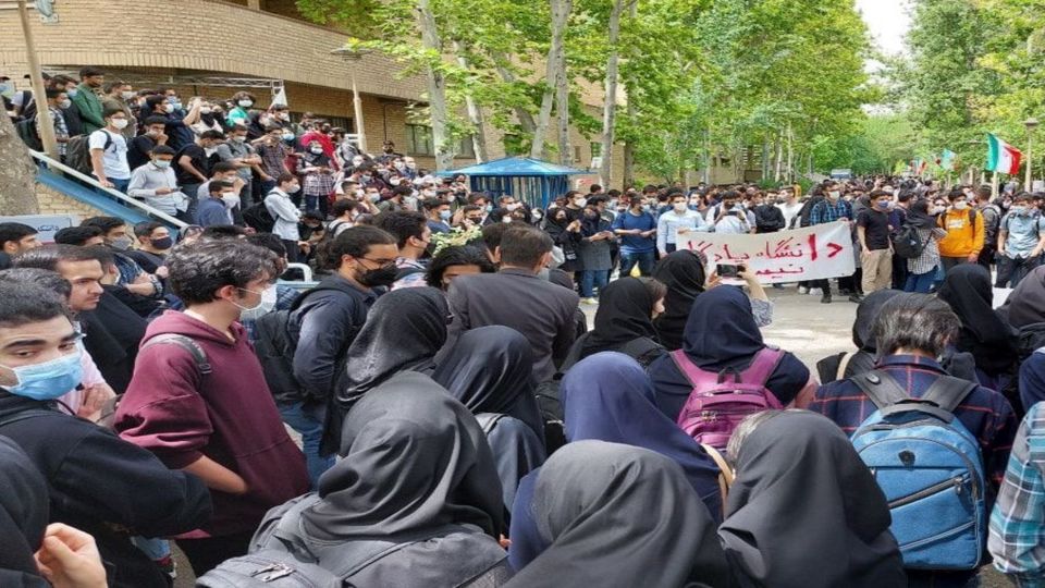 تعلیق شبانه 150 دانشجوی دانشگاه الزهرا اعتراضات در ایران