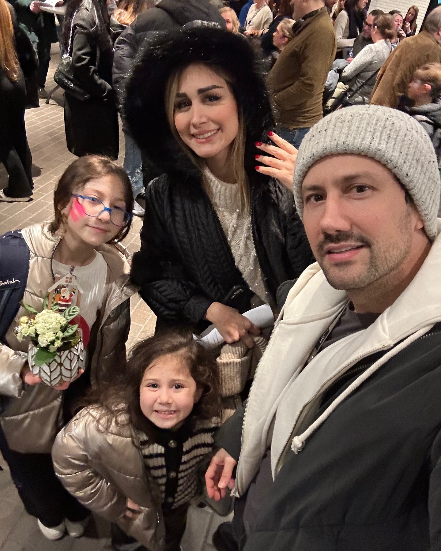 قاب خانوادگی شاهرخ استخری در شب یلدا + عکس