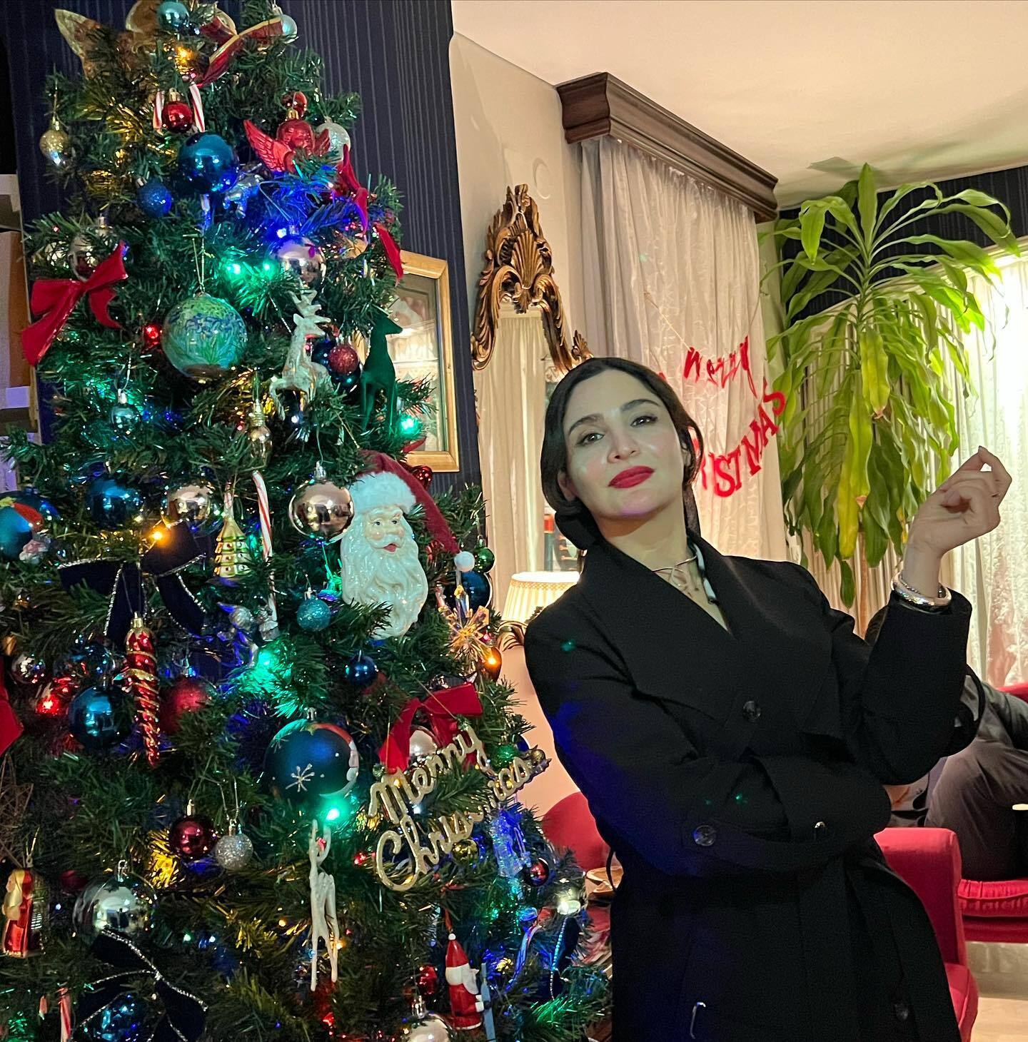 عکس/جشن سال نو میلادی در منزل نورا هاشمی