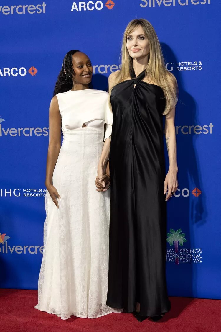 تغییر چهره عجیب آنجلینا جولی پس از طلاق + عکس تغییر چهره عجیب آنجلینا جولی پس از طلاق + عکس