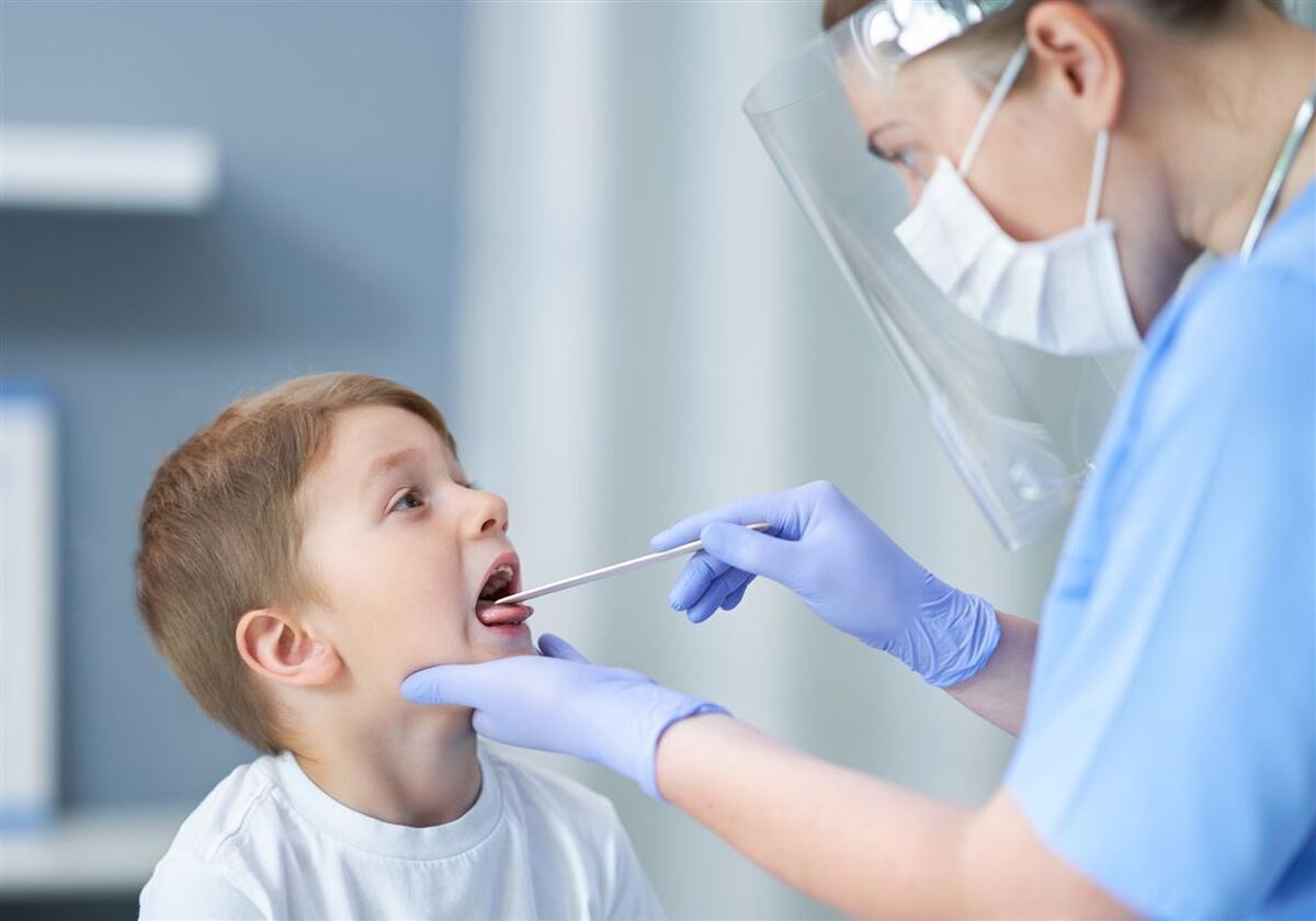 عمل لوزه سوم چیست؟