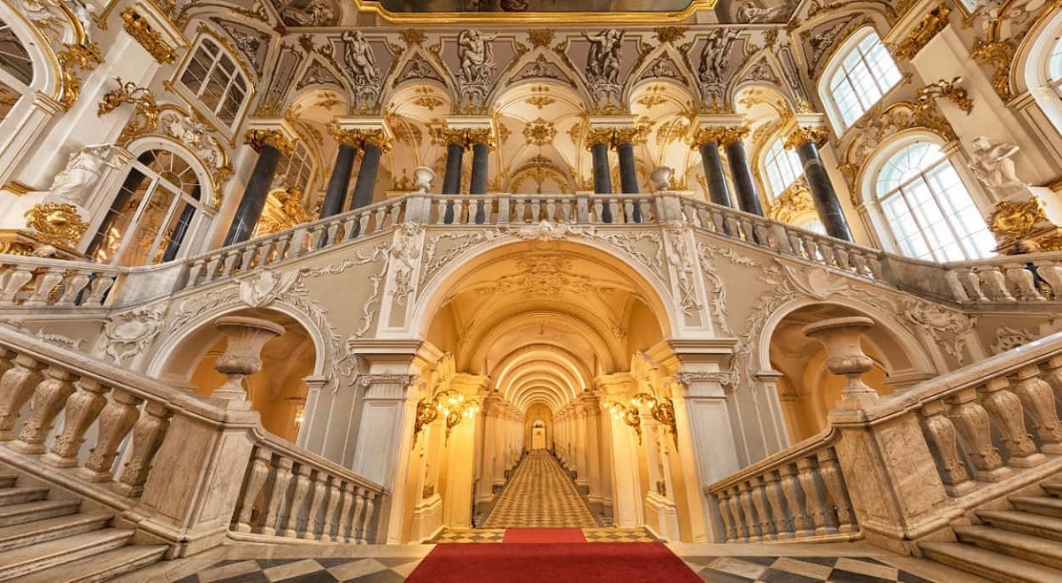 با ویژگیها و امکانات کاخ کرملین آشنا شوید با ویژگیها و امکانات کاخ کرملین آشنا شوید