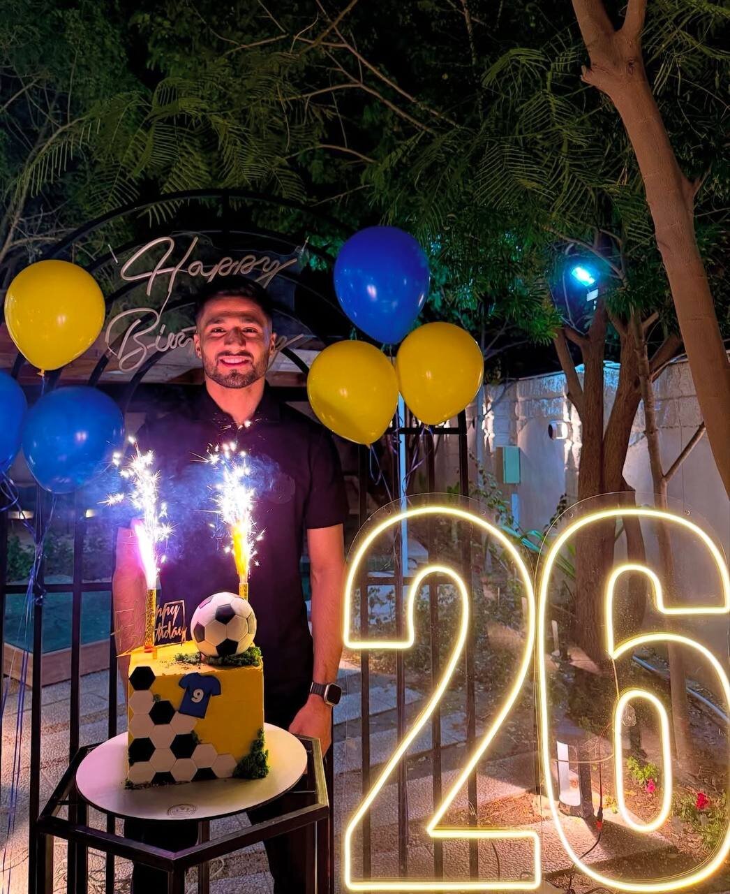 عکس/ جشن تولد ۲۶ سالگی یک استقلالی در تعطیلات