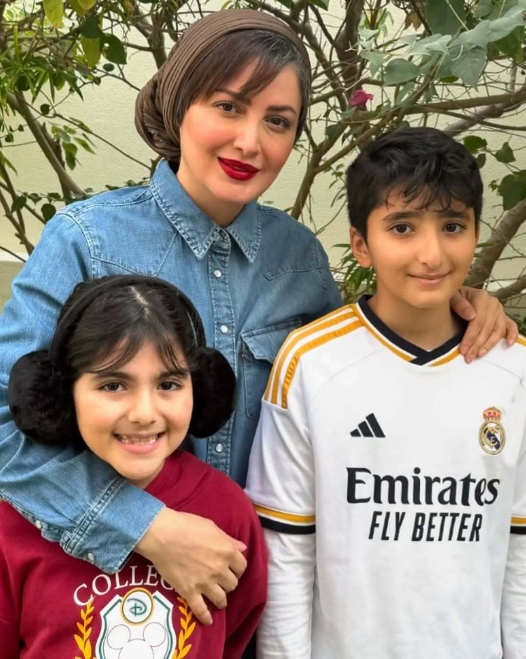 عکس/شیلا خداداد در یک قاب خانوادگی و دوستداشتنی عکس/شیلا خداداد در یک قاب خانوادگی و دوستداشتنی