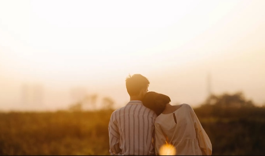 رفتارهای زنانه که دل مردان را میبرد رفتارهای زنانه که دل مردان را میبرد