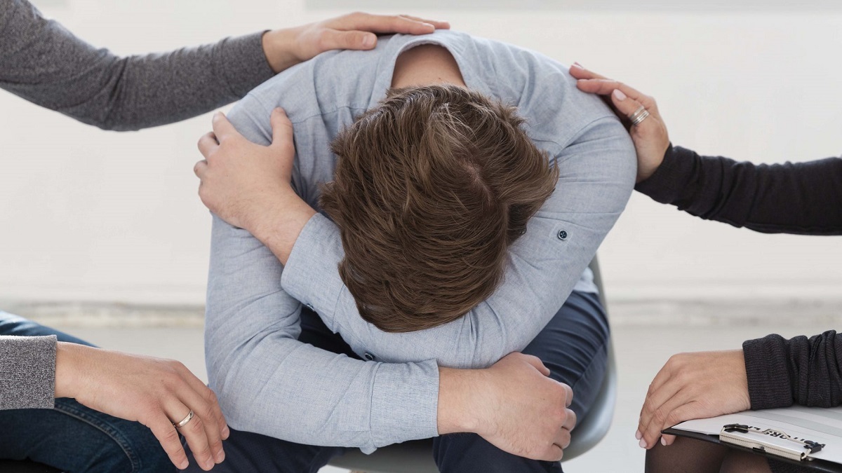 با فرزند معتاد چگونه رفتار کنیم؟