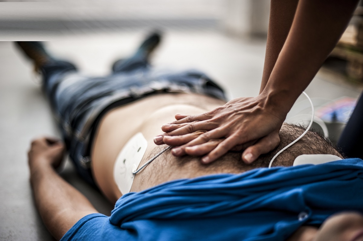 با فردی که سکته قلبی کرده است چگونه باید رفتار کرد؟