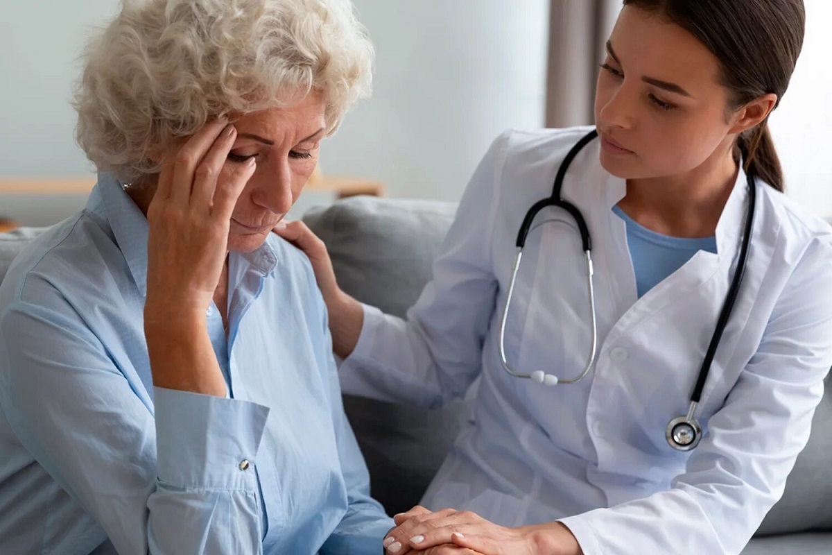 با فردی که سکته مغزی کرده است چگونه باید رفتار کرد؟ با فردی که سکته مغزی کرده است چگونه باید رفتار کرد؟