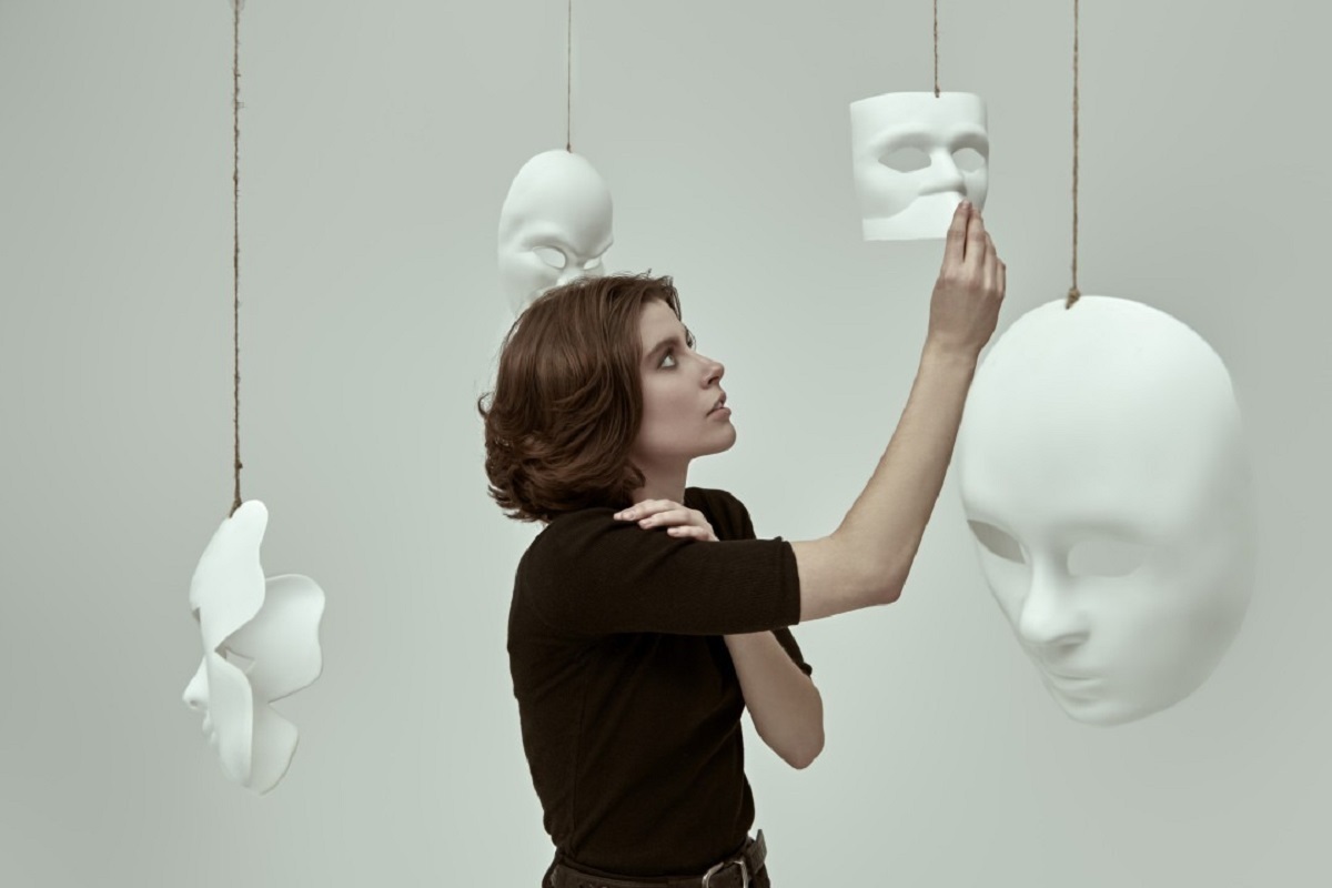 ۷ موقعیتی که چهره حقیقی آدمها را رو میکند ۷ موقعیتی که چهره حقیقی آدمها را رو میکند