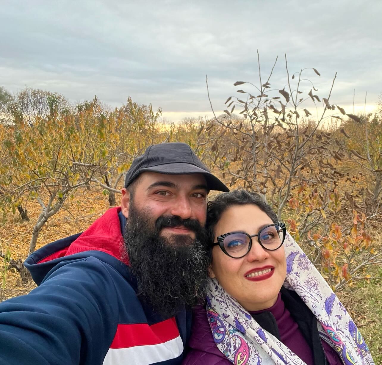 عکس زیبای شبنم مقدمی و برادرش در طبیعت