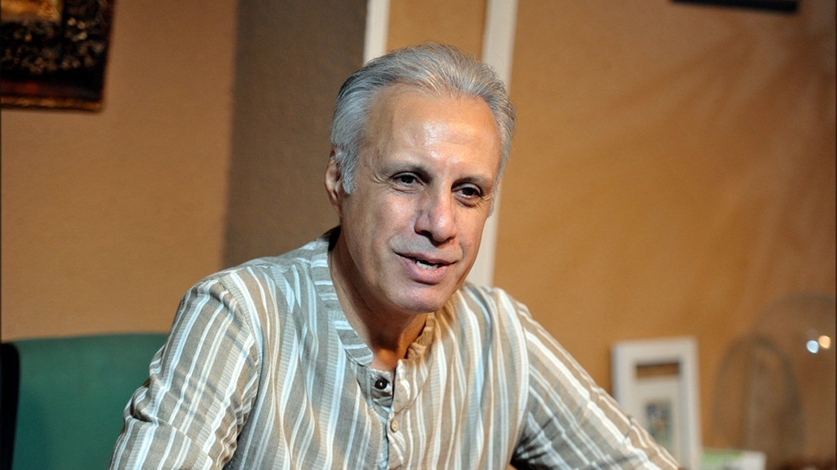 گریه علی فروتن با شنیدن صدای حمید گلی در «۱۰۰۱» گریه علی فروتن با شنیدن صدای حمید گلی در «۱۰۰۱»