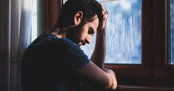 ۱۰ علامت  افسردگی در مردان را بشناسید