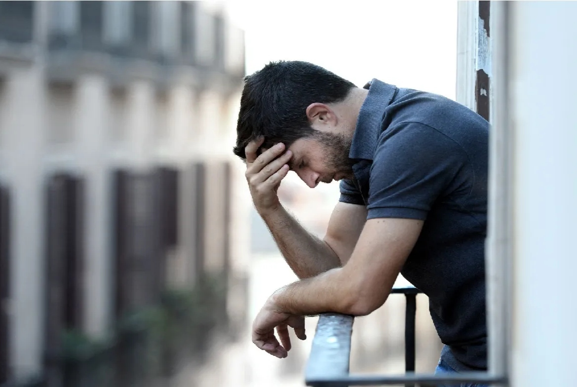 ۱۰ علامت  افسردگی در مردان را بشناسید