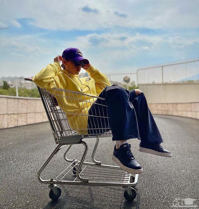 عکس/ حرکت جنجالی ترلان پروانه در مرکز خرید