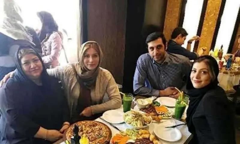 عکس/ دورهمی خانوادگی فریبا نادری به همراه خانوادهاش در رستوران عکس/ دورهمی خانوادگی فریبا نادری به همراه خانوادهاش در رستوران