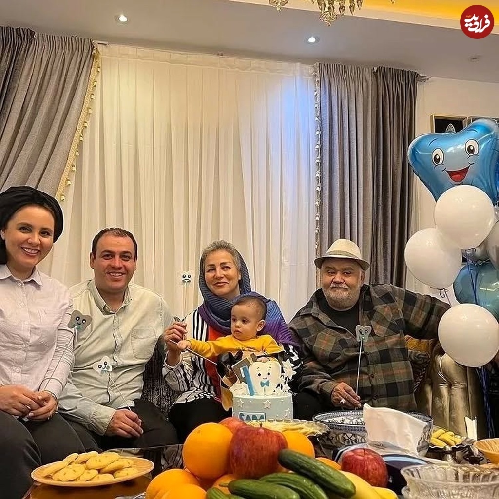 اکبر عبدی با خانواده در روز تولد نوه اش