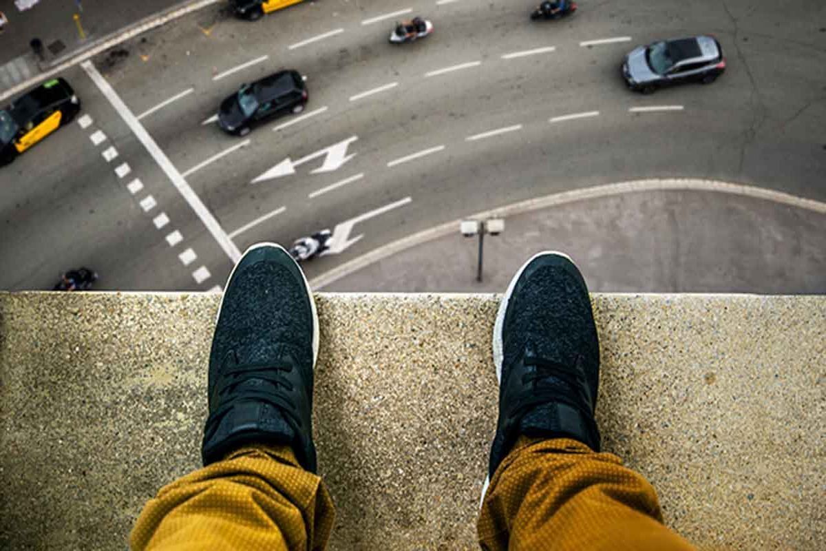 سقوط مشکوگ دختر جوان از طبقه بیستم برج