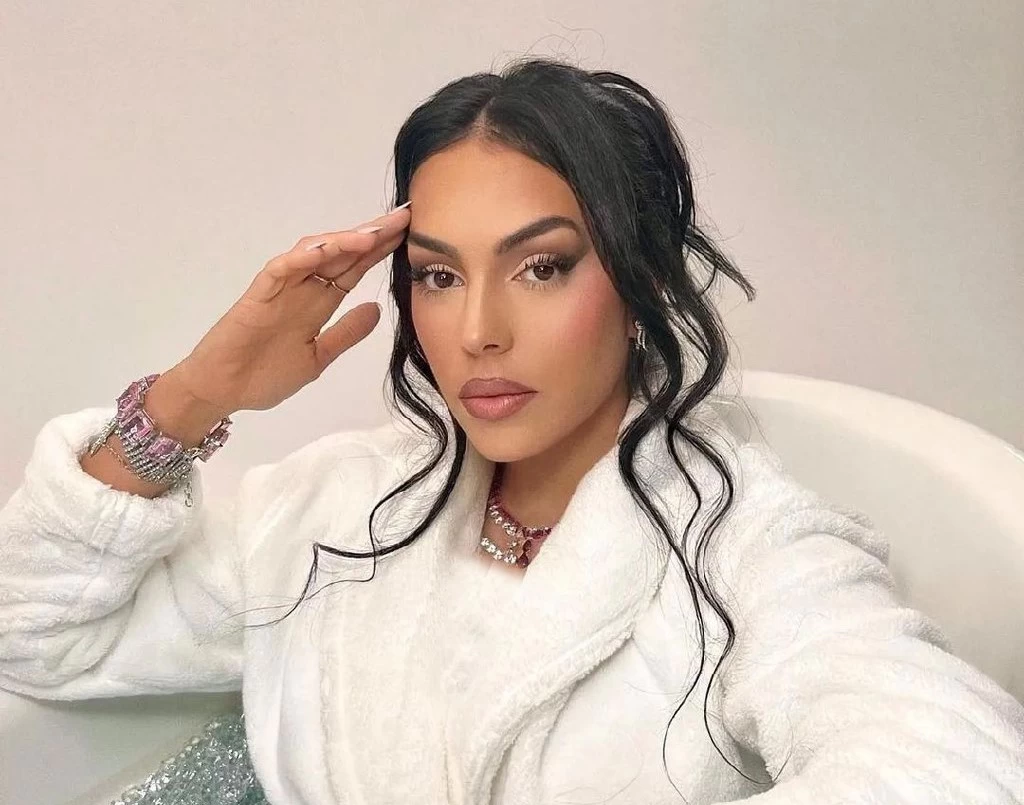 چرا جورجینا رودریگز در بیمارستان بستری شد؟ چرا جورجینا رودریگز در بیمارستان بستری شد؟