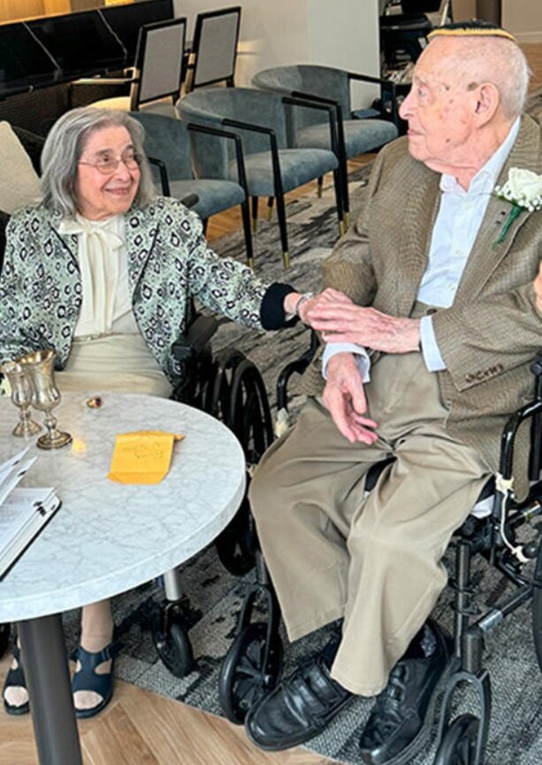 مراسم ازدواج پیرترین عروس و داماد دنیا +عکس