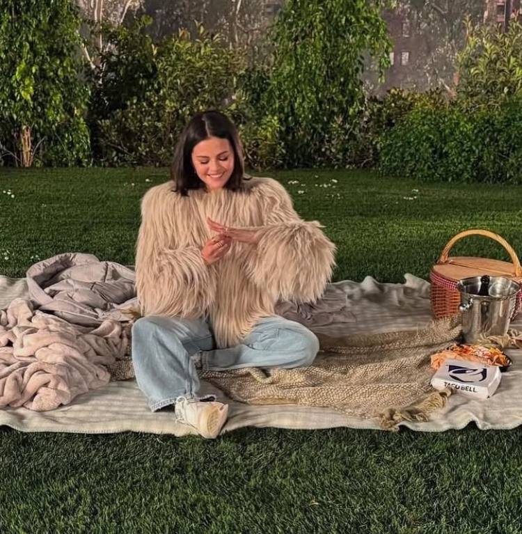 سلنا گومز خبر نامزدی اش را به هوادارانش داد + فیلم