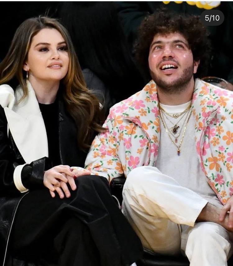 سلنا گومز خبر نامزدی اش را به هوادارانش داد + فیلم