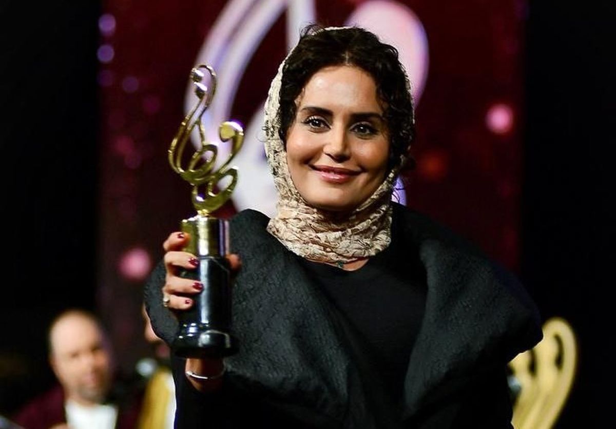 الناز شاکردوست بهترین بازیگر جشن حافظ شد + فیلم