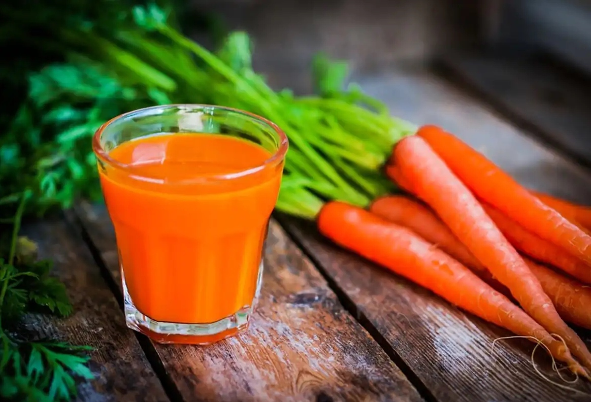 خواص آب هویج برای سلامت چشم و بدن و تاثیر آن بر زیبایی پوست صورت