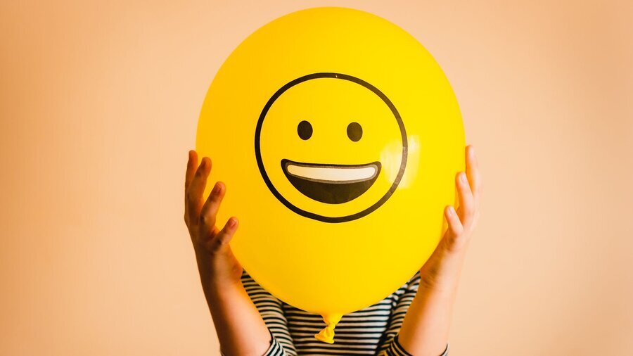پاسخ به یک سوال تکراری و مهم؛ چه چیزی در زندگی خوشبختی می‌آورد؟
