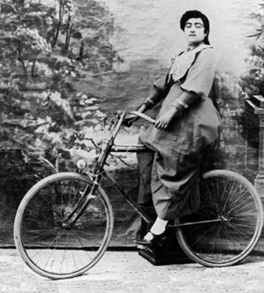 عکس/ دوچرخهسواری دختر ناصرالدین شاه عکس/ دوچرخهسواری دختر ناصرالدین شاه