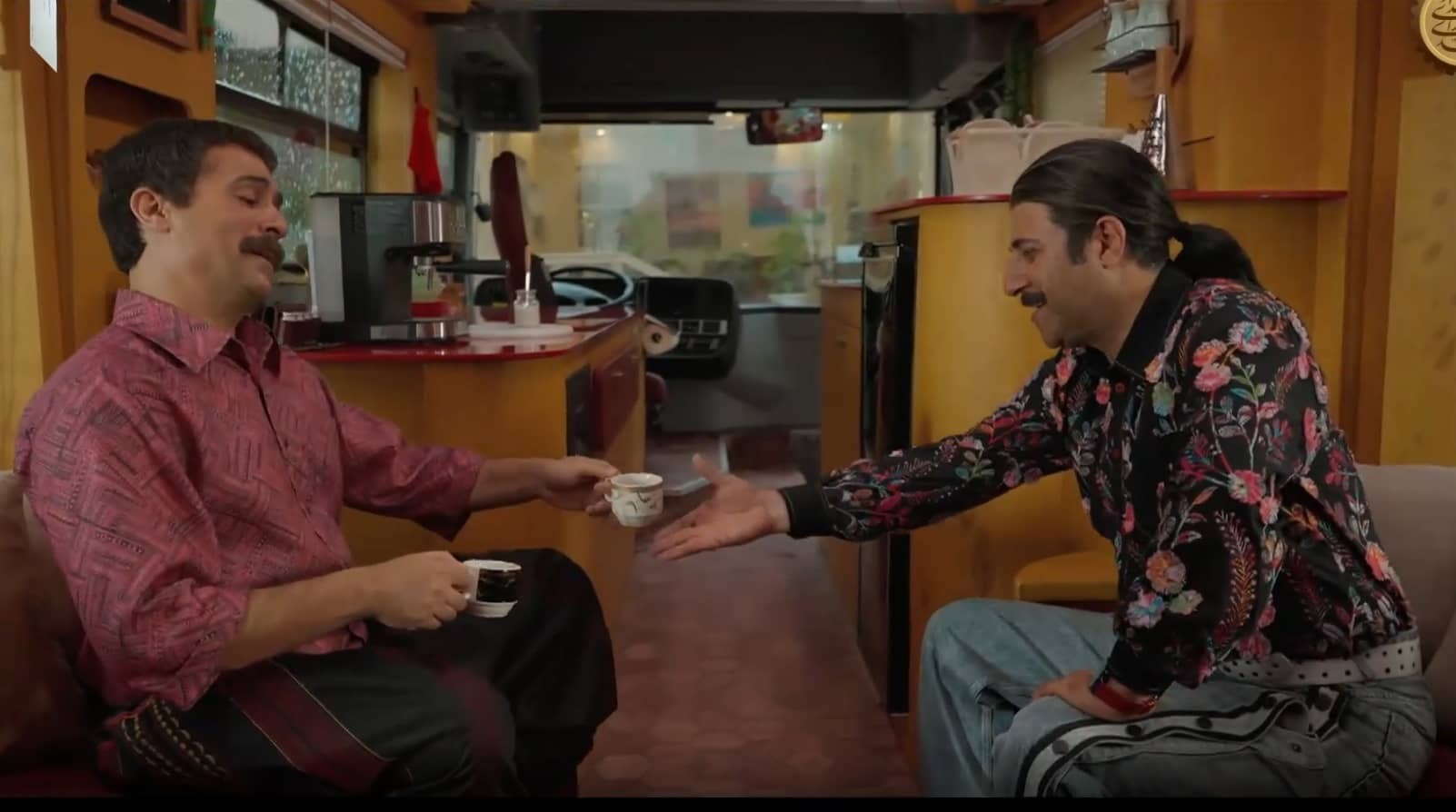 کمپر ارسطو در سریال پایتخت چند میارزد؟ کمپر ارسطو در سریال پایتخت چند میارزد؟