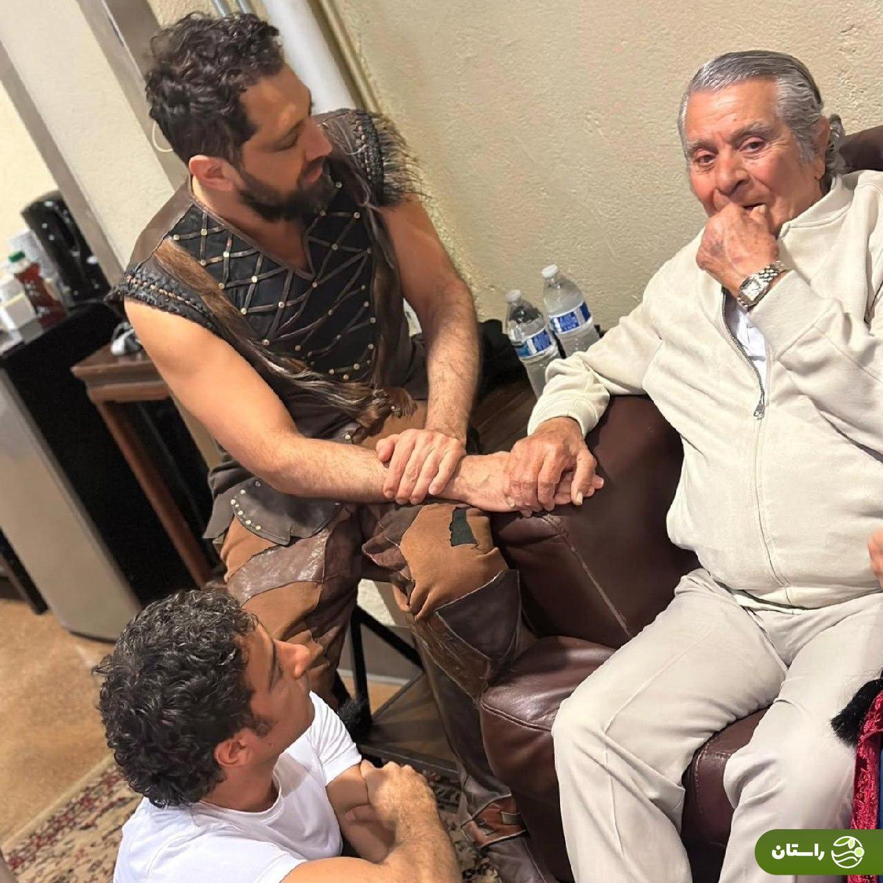 عکس/ دیدار بهرام رادان و بهروز وثوقی در پشت صحنه کنسرت نمایش «سیصد» در کالیفرنیا عکس/ دیدار بهرام رادان و بهروز وثوقی در پشت صحنه کنسرت نمایش «سیصد» در کالیفرنیا