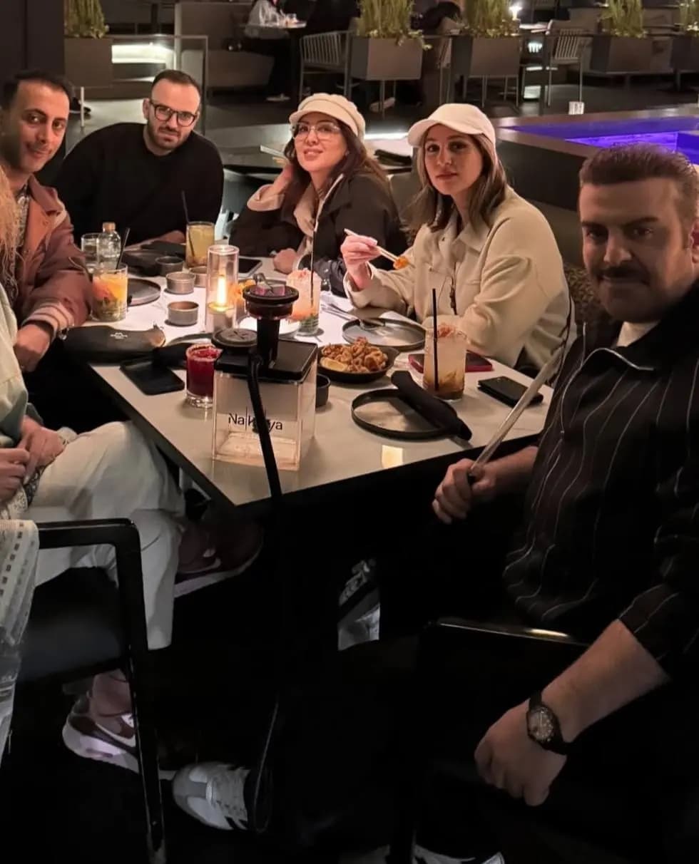 عکس لیلا بلوکات و بهرنگ علوی در رستوران