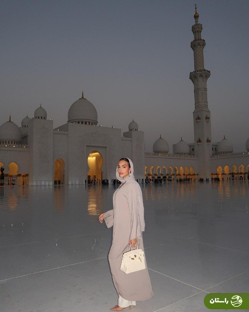 عکس/ جورجینا رودریگز با پوشش اسلامی در مسجد شیخ زاید امارات